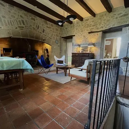 Manoir De Famille Proche Hébergement de vacances Saint-Etienne-Cantales