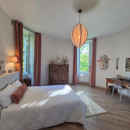 Manoir De Famille Proche Hébergement de vacances Saint-Etienne-Cantales