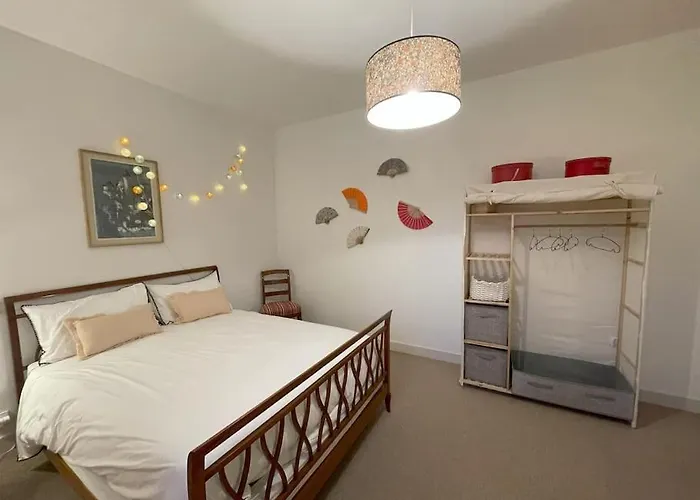 Casa de Férias Manoir De Famille Proche Saint-Etienne-Cantales