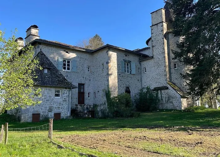 Casa de Férias Manoir De Famille Proche Saint-Etienne-Cantales