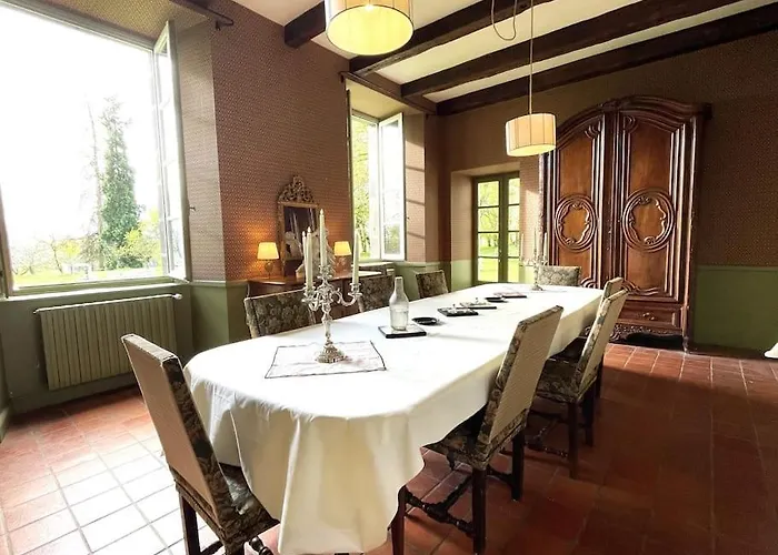 Manoir De Famille Proche * Saint-Etienne-Cantales