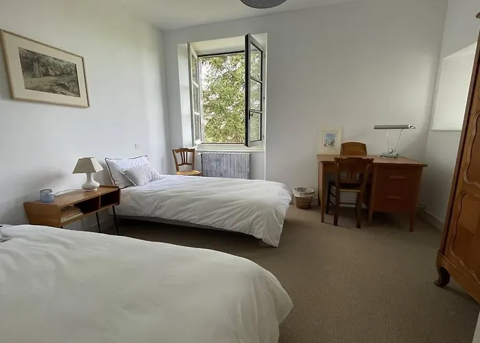 Manoir De Famille Proche Saint-Etienne-Cantales