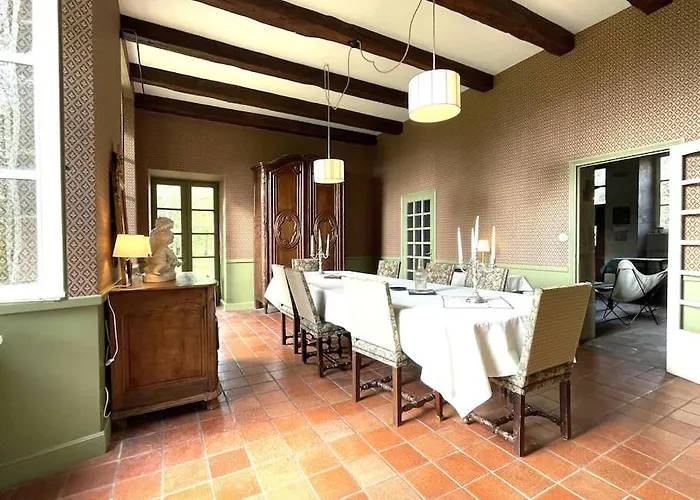 Manoir De Famille Proche * Saint-Etienne-Cantales