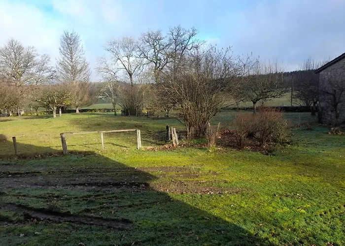Casa de Férias Manoir De Famille Proche Saint-Etienne-Cantales