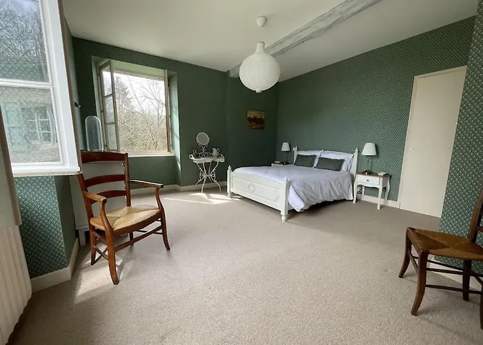 Manoir De Famille Proche * Saint-Etienne-Cantales