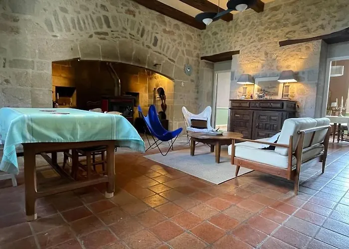 Manoir De Famille Proche Casa de Férias Saint-Etienne-Cantales