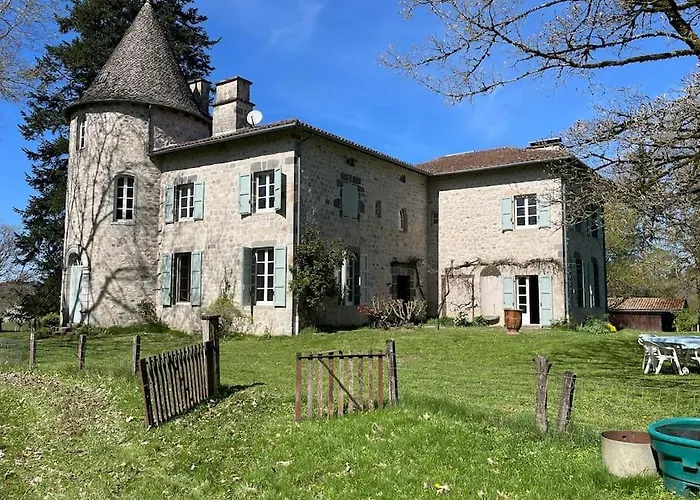 Manoir De Famille Proche Casa de Férias *