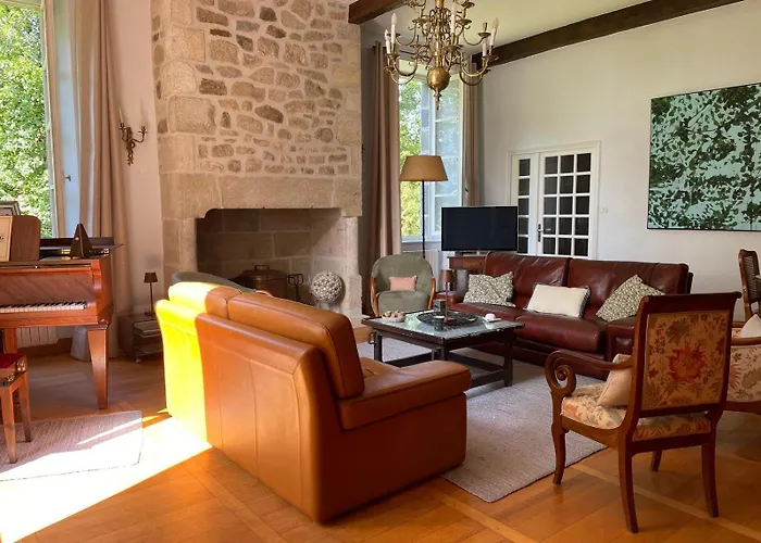 Manoir De Famille Proche Casa de Férias Saint-Etienne-Cantales