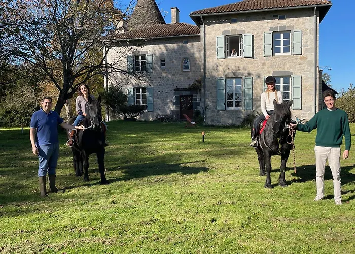Casa de Férias Manoir De Famille Proche