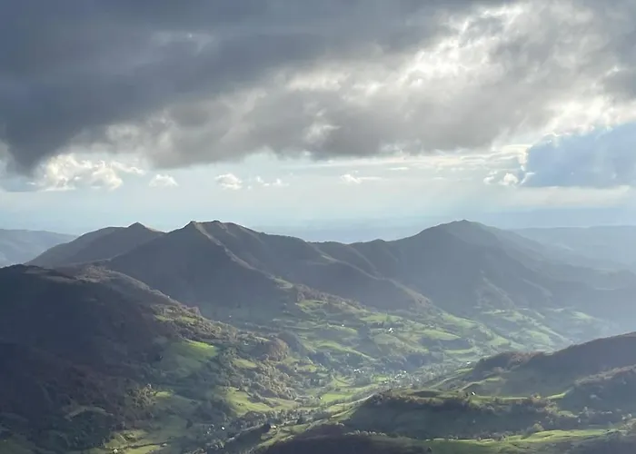 Manoir De Famille Proche * Saint-Etienne-Cantales